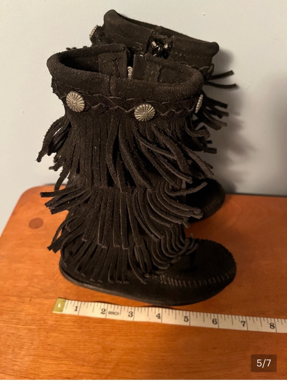 Minnetonka Girls Size 8 Fringe Moccasin Boots – Black Suede